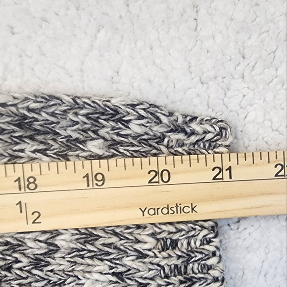 Walt Disney World Women's Gray Cable Knit Sweater with Minnie Mouse Design XL - Picture 6 of 7